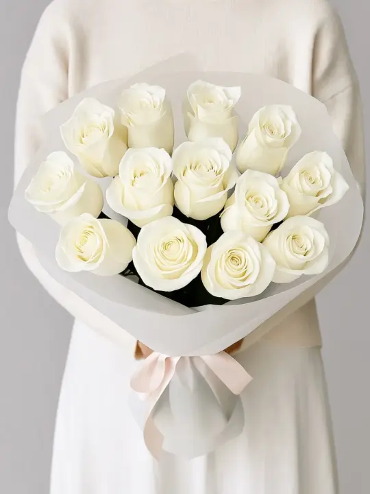 Букет из 13 белых роз