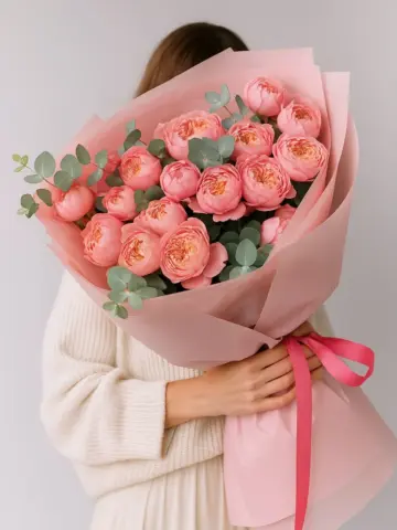 Кустовая пионовидная роза