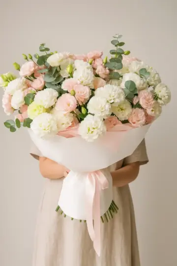 Букет из 25 нежных лизиантусов