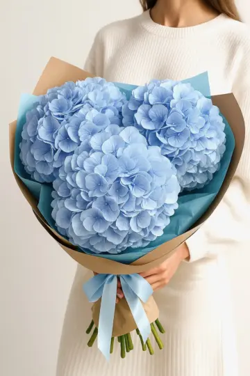 Букет из 3 голубых гортензий