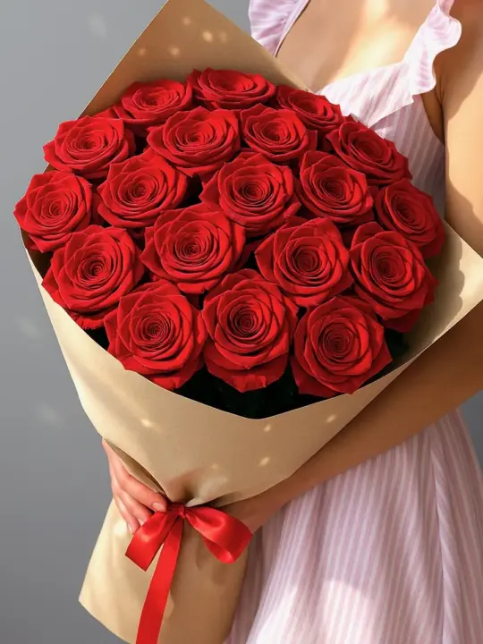 Букет из 19 красных роз