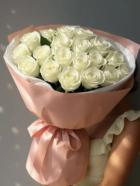 Букет из 19 белых роз