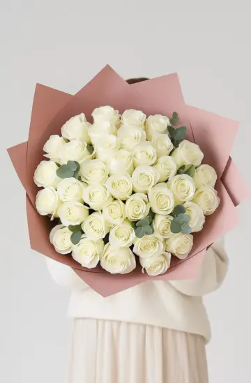 35 белых роз