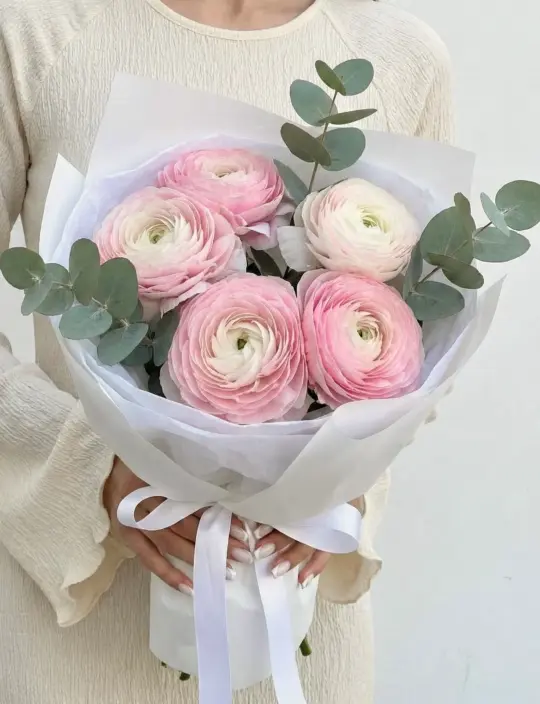 5 ранункуланың гүл шоғы