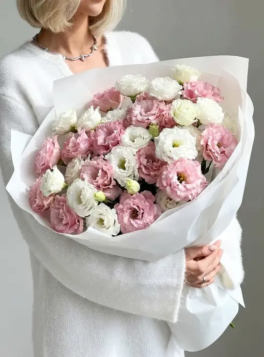 Букет из 25 нежных лизиантусов