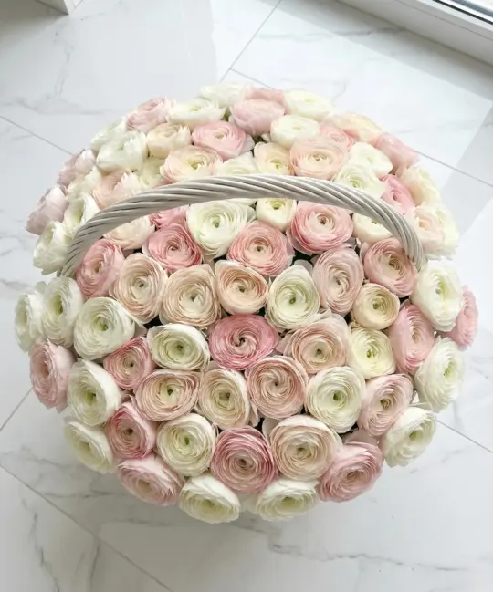 Композиция из ранункулюсов «Haute Couture»