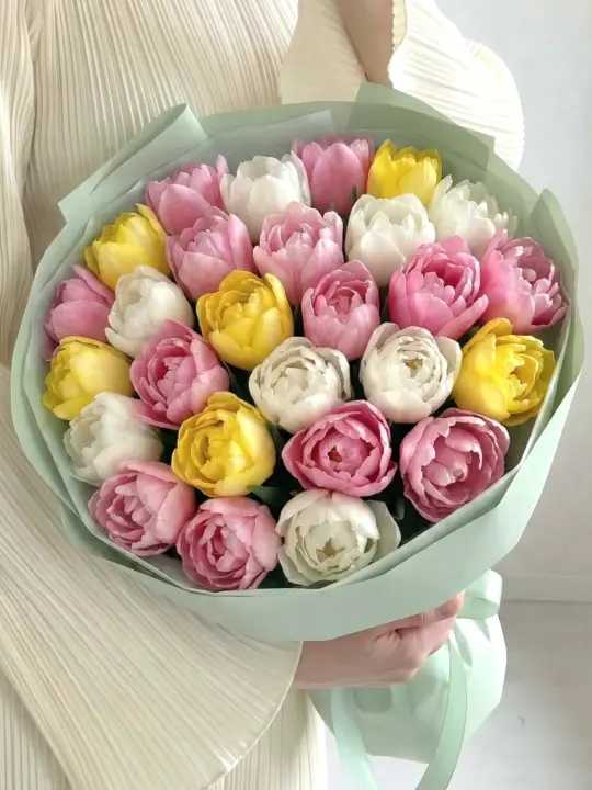Букет из 25 микс пионовидных тюльпанов
