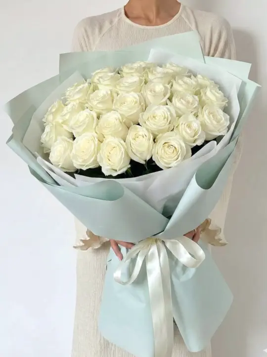 Букет из 25 белых роз