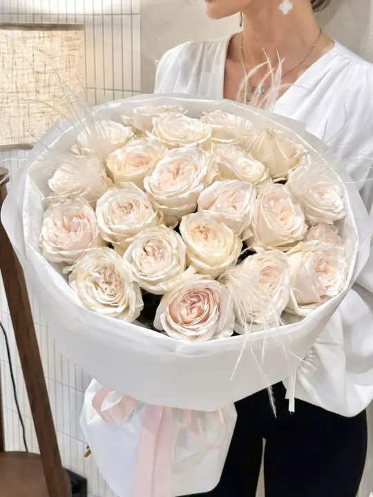 Белые пионовидные розы White O’hara